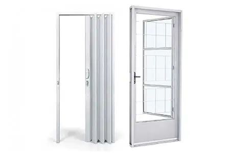 porta sanfonada ou de abrir com postigo